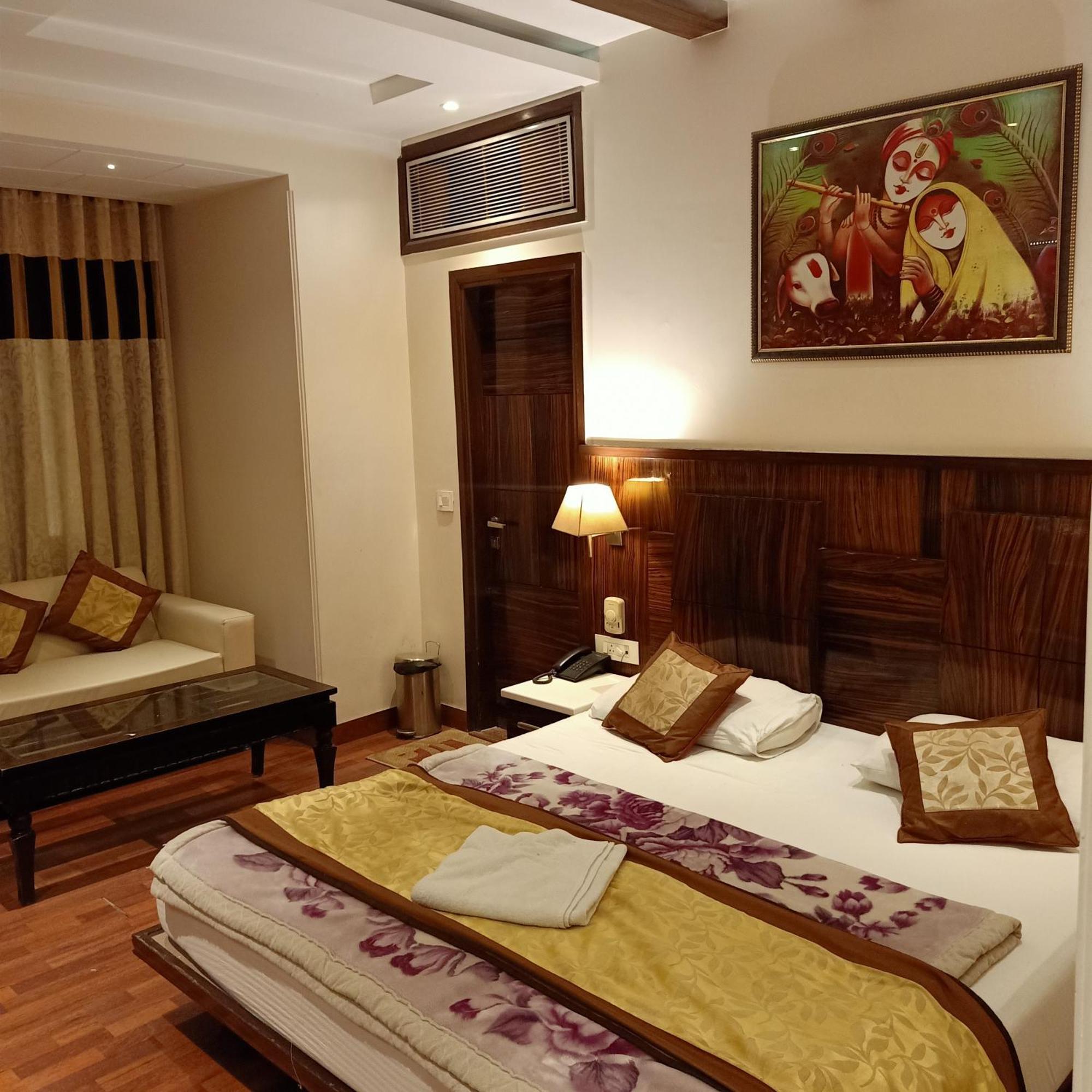Hotel Geet Deluxe New Delhi Ngoại thất bức ảnh
