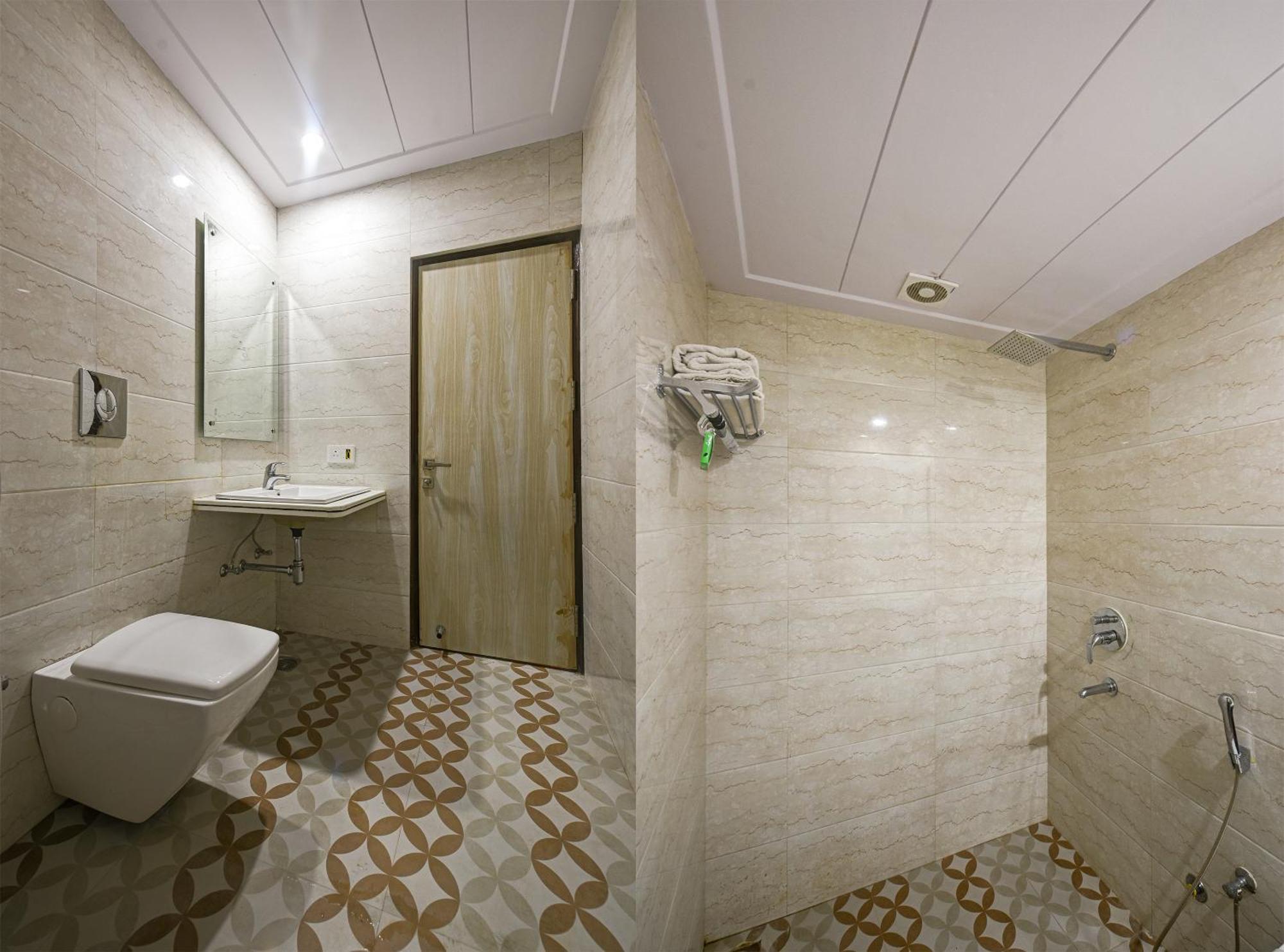 Hotel Geet Deluxe New Delhi Ngoại thất bức ảnh