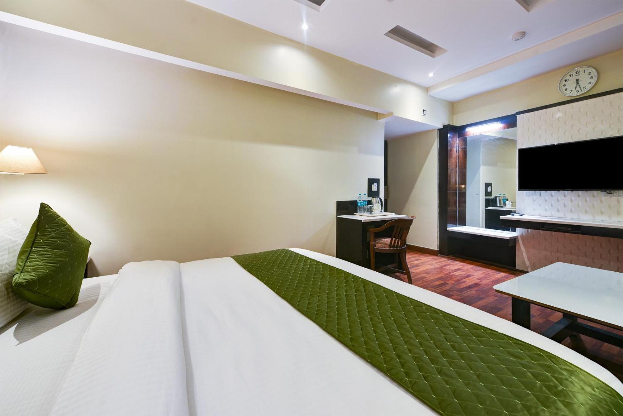 Hotel Geet Deluxe New Delhi Ngoại thất bức ảnh