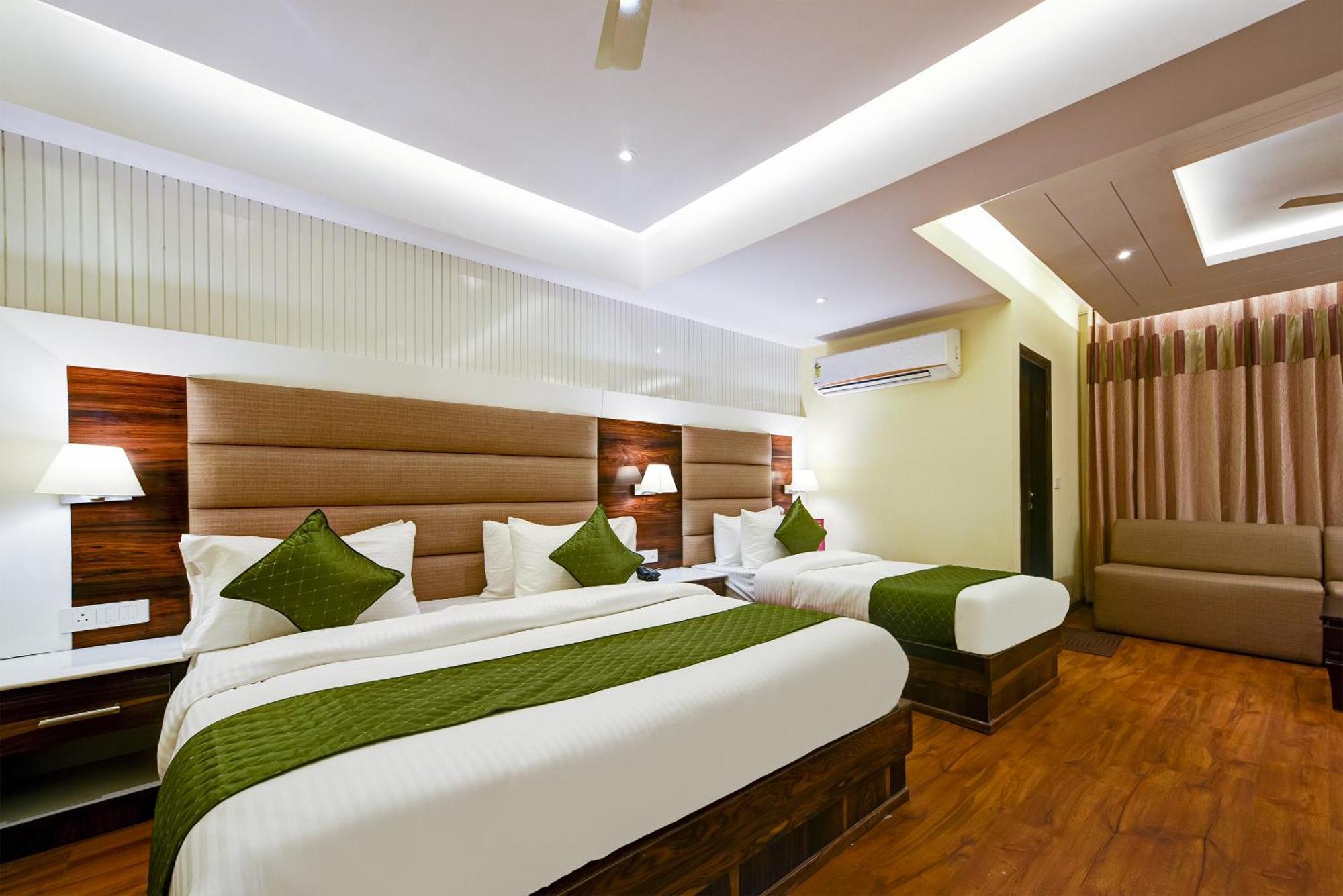 Hotel Geet Deluxe New Delhi Ngoại thất bức ảnh
