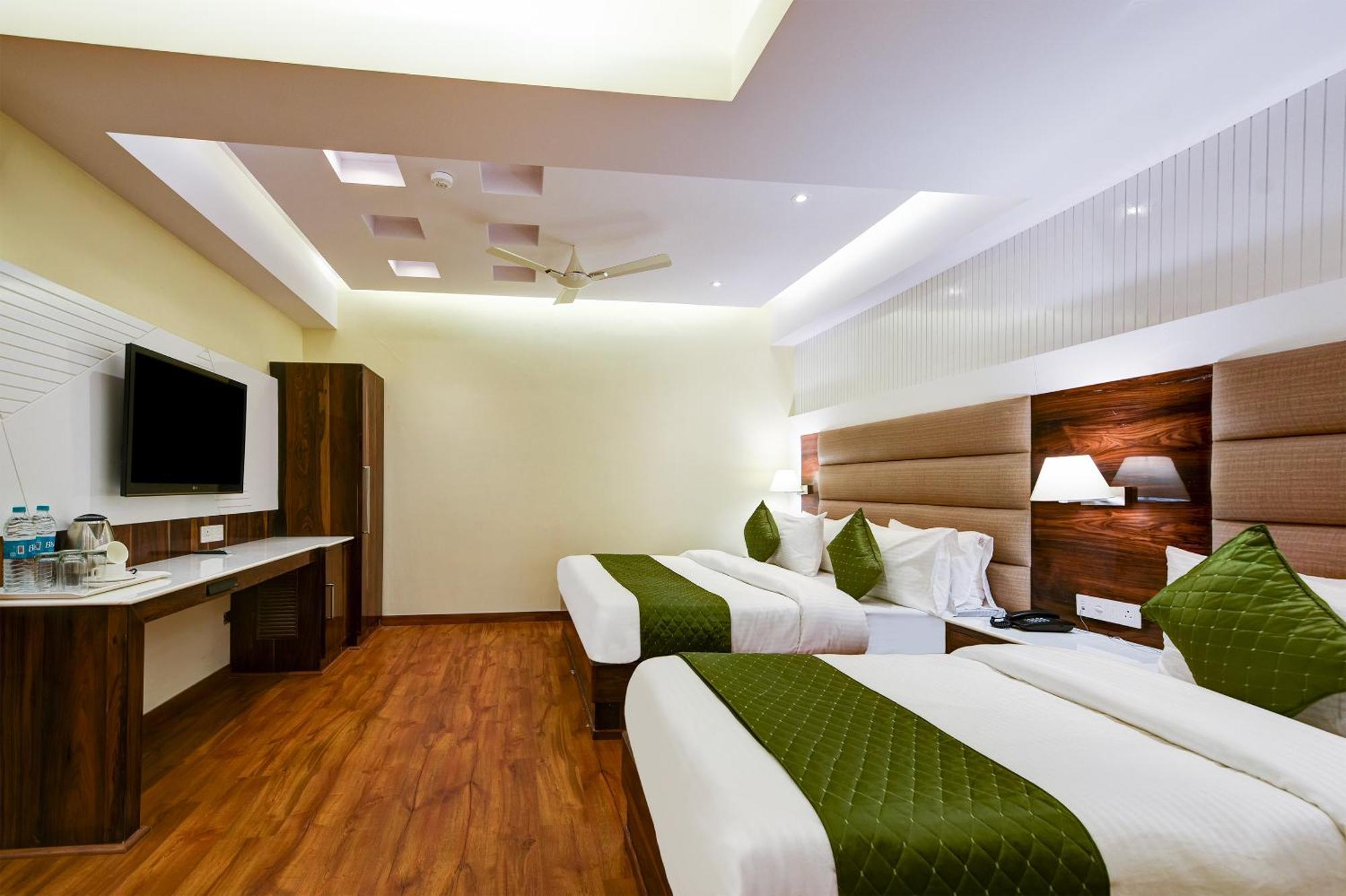 Hotel Geet Deluxe New Delhi Ngoại thất bức ảnh