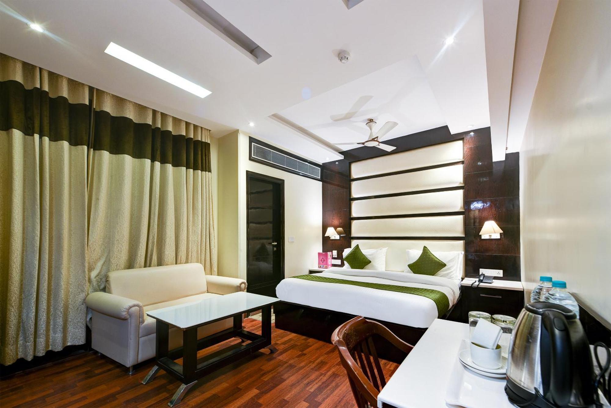 Hotel Geet Deluxe New Delhi Ngoại thất bức ảnh