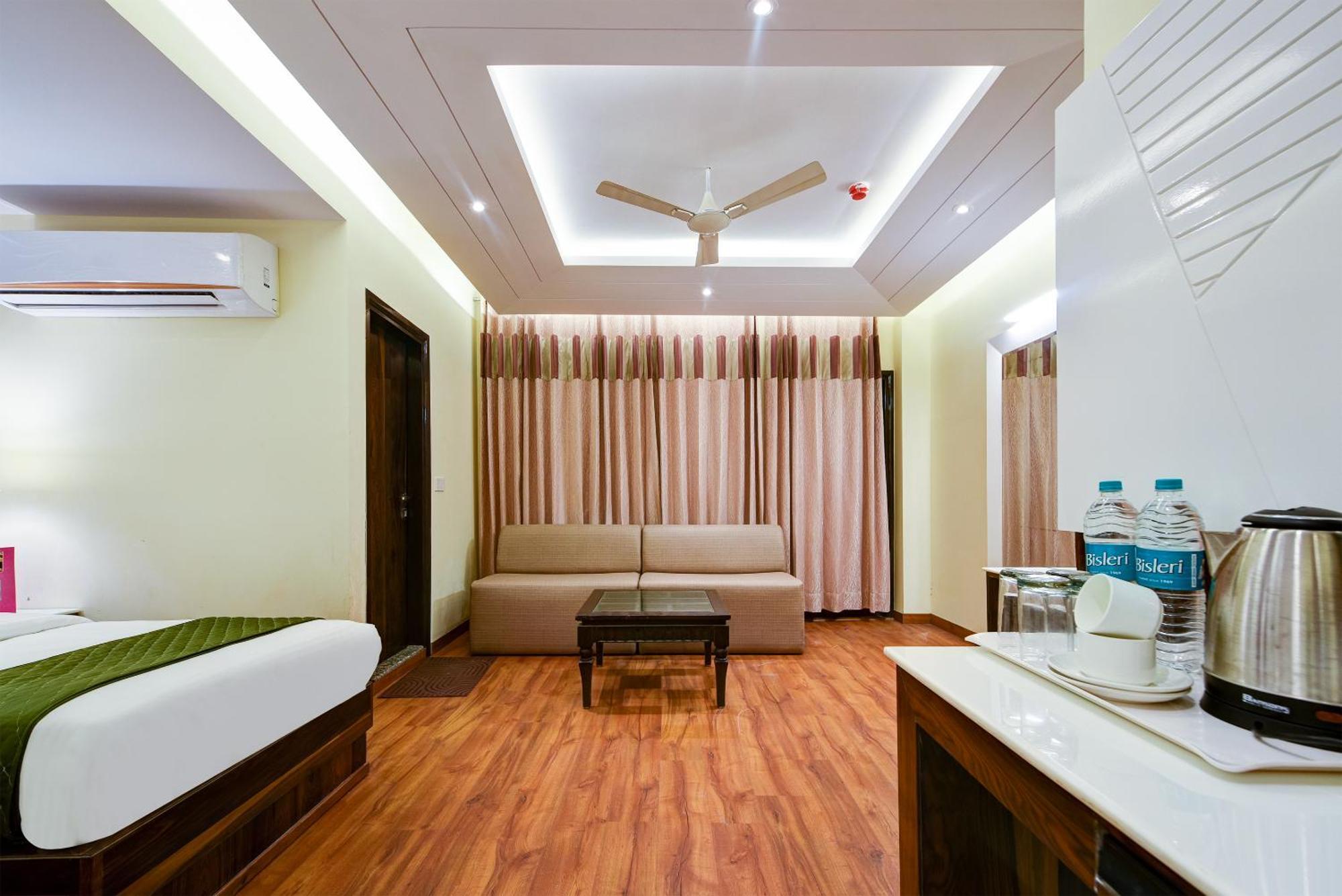 Hotel Geet Deluxe New Delhi Ngoại thất bức ảnh