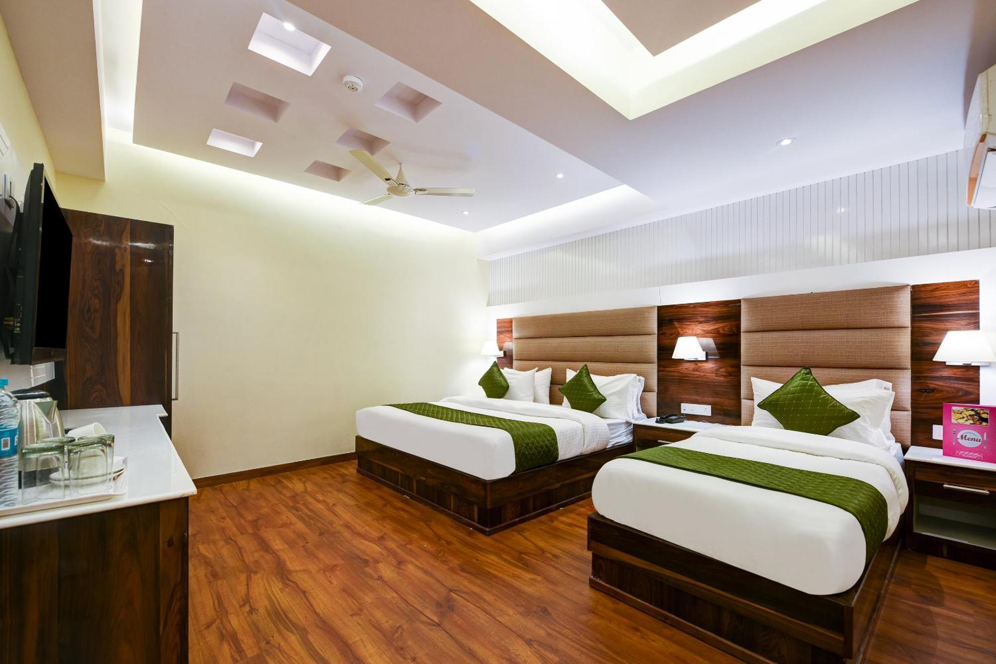 Hotel Geet Deluxe New Delhi Ngoại thất bức ảnh