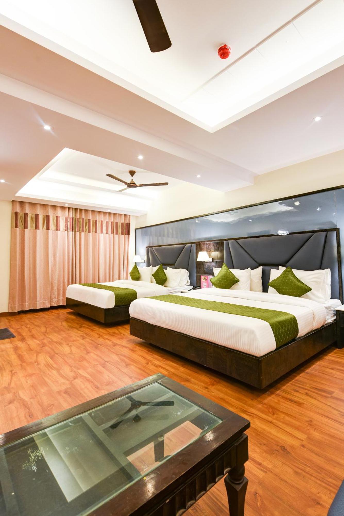 Hotel Geet Deluxe New Delhi Ngoại thất bức ảnh