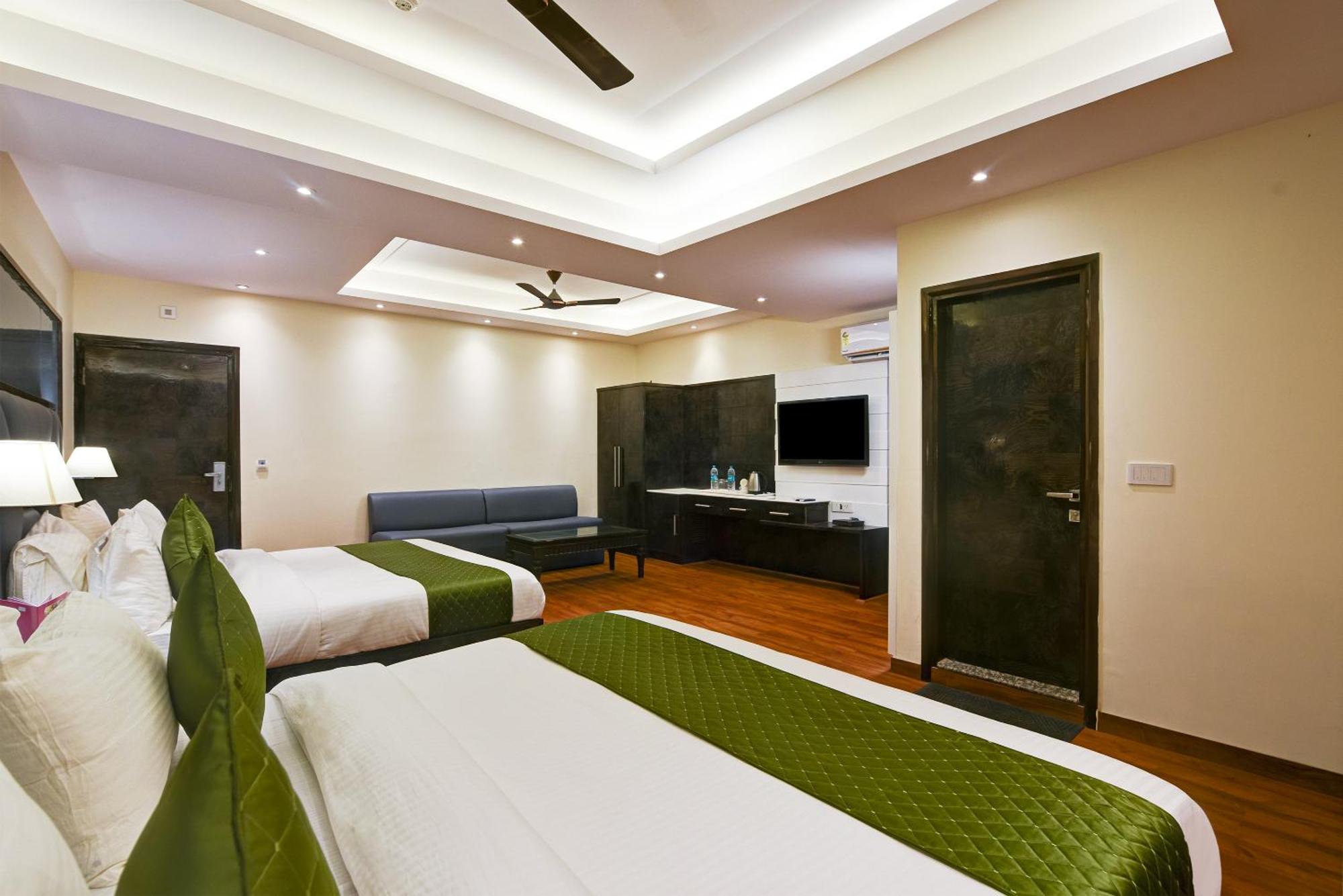 Hotel Geet Deluxe New Delhi Ngoại thất bức ảnh