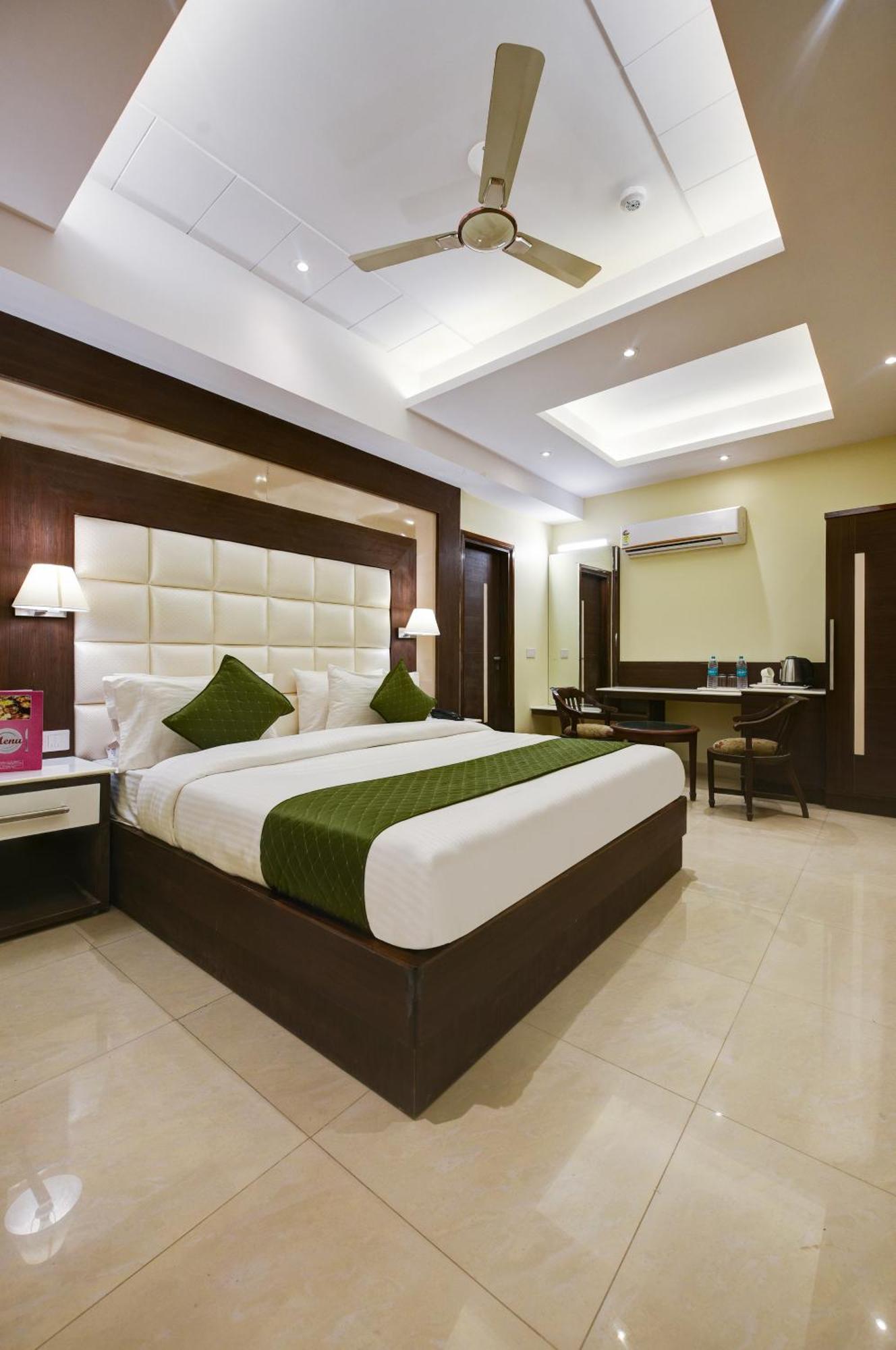 Hotel Geet Deluxe New Delhi Ngoại thất bức ảnh