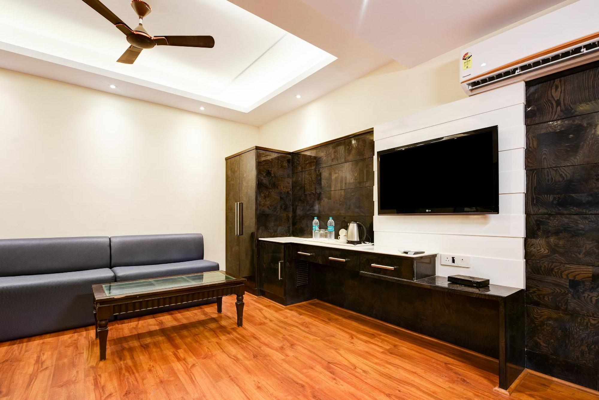 Hotel Geet Deluxe New Delhi Ngoại thất bức ảnh