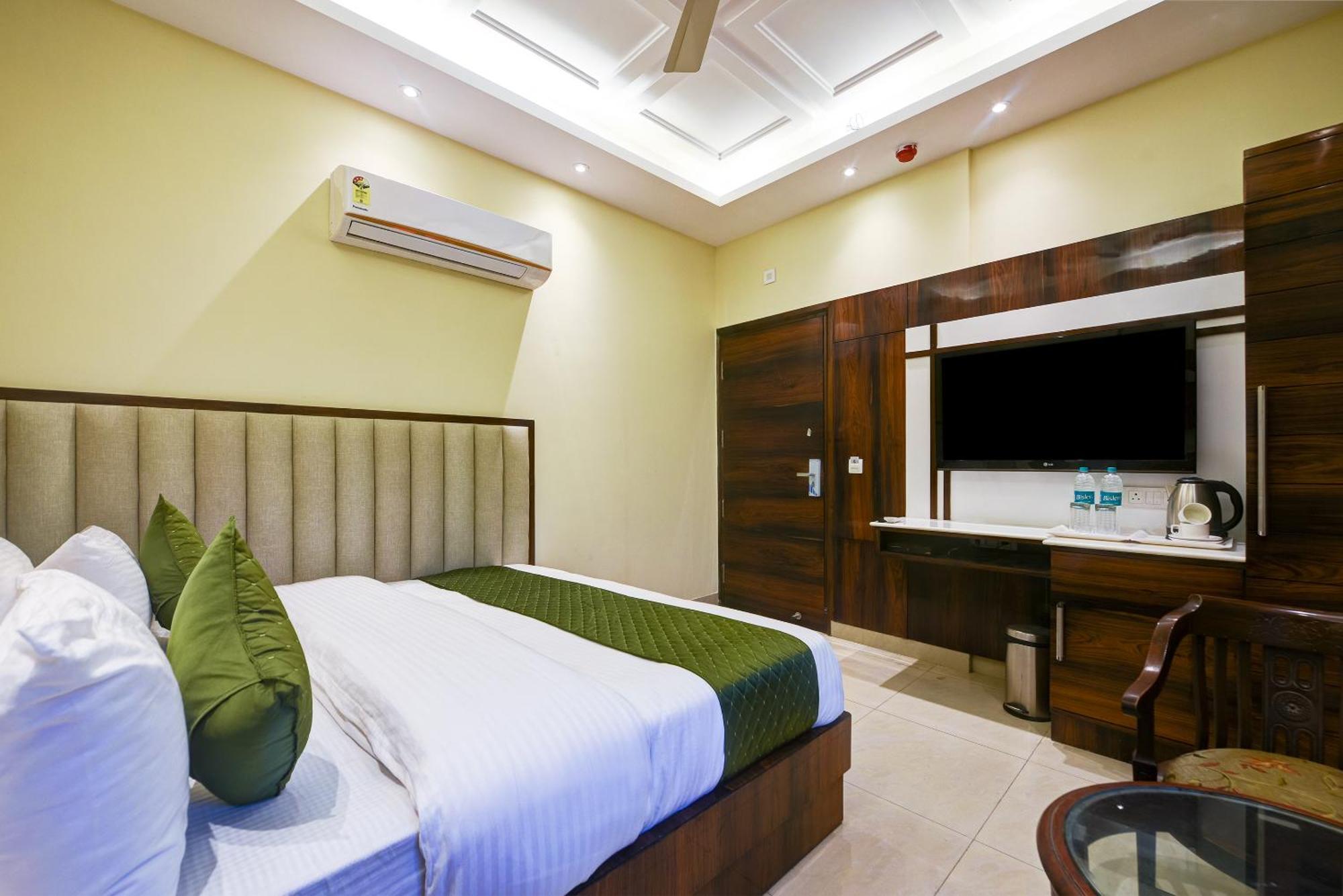 Hotel Geet Deluxe New Delhi Ngoại thất bức ảnh