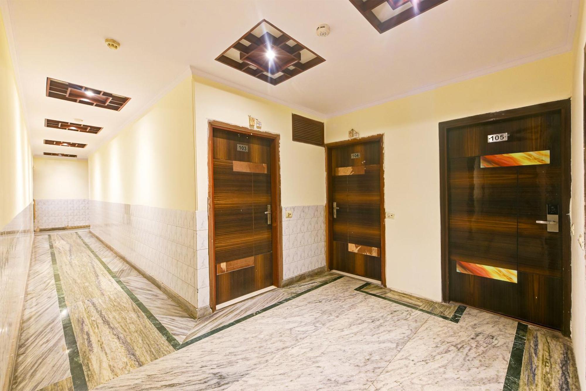 Hotel Geet Deluxe New Delhi Ngoại thất bức ảnh