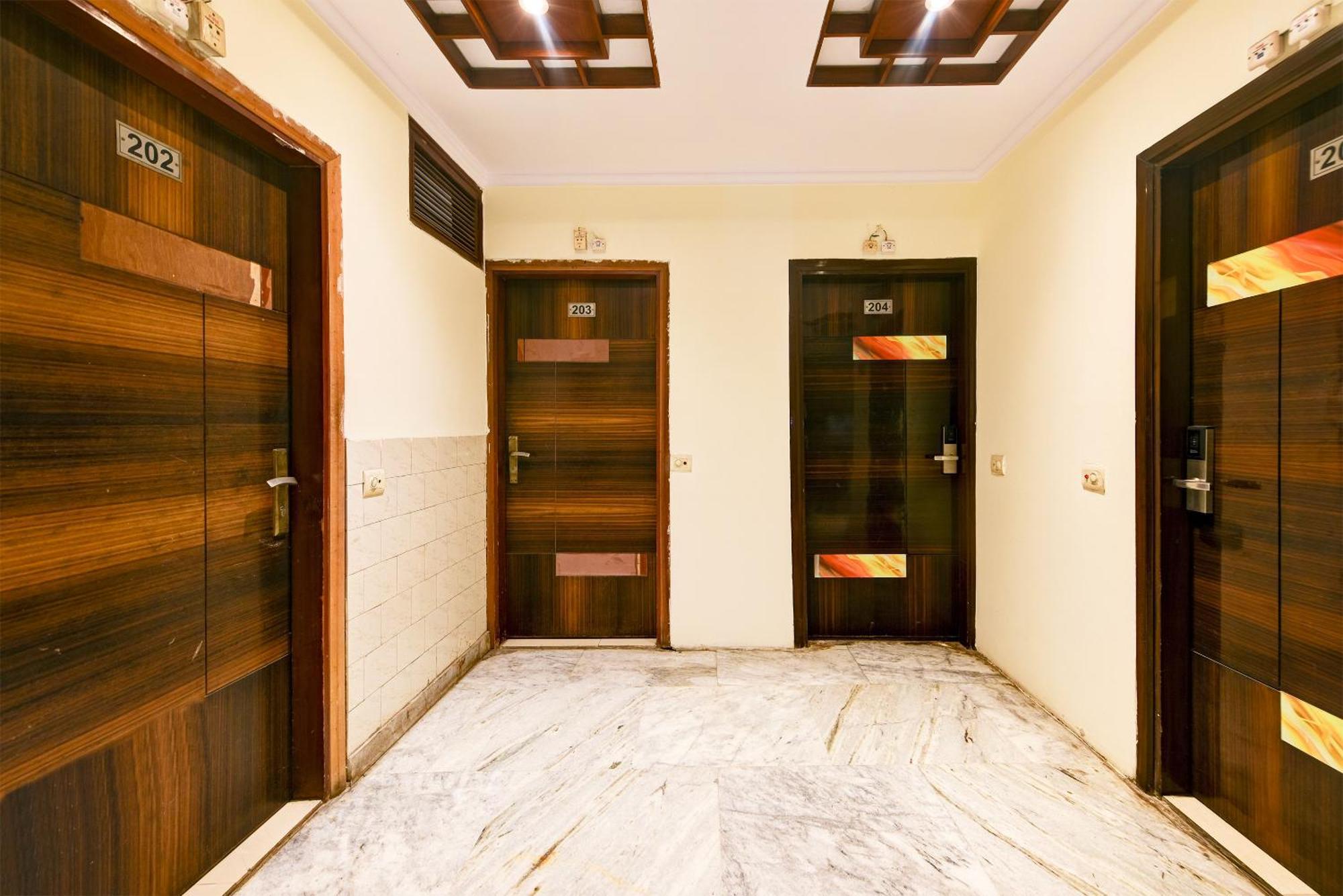 Hotel Geet Deluxe New Delhi Ngoại thất bức ảnh