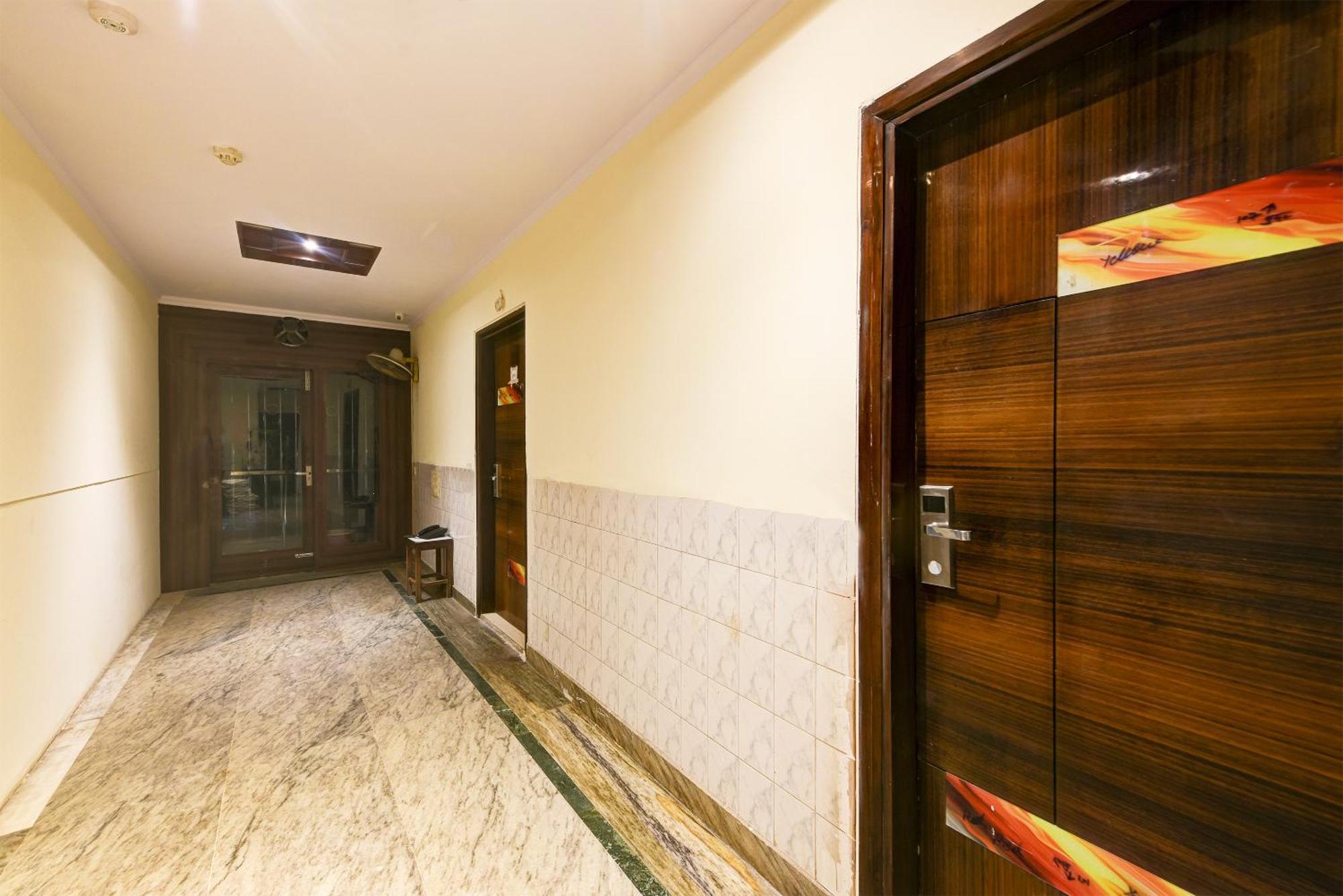 Hotel Geet Deluxe New Delhi Ngoại thất bức ảnh